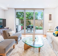 Modern apartment with large courtyard and short walk to Bondi Beach - Travel Agents