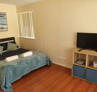 Modern Cosy Studio Close to QEH  Adelaide CBD  Airport  Beaches - Travel Agents