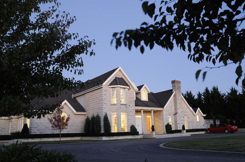 Montfort Manor - Travel Agents 2