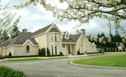Montfort Manor - Travel Agents 0
