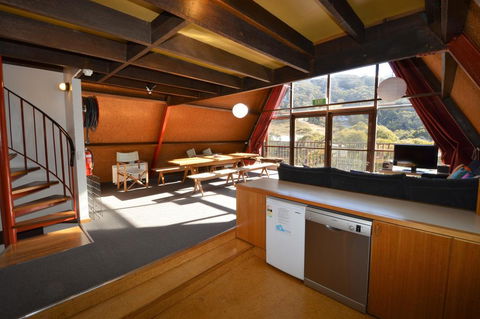 Moonbah Ski Lodge - Cruises Travel 3