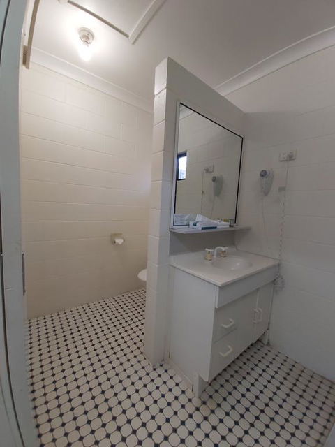 Motel Ingham - Travel Search 3