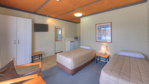 Motel Meneres - Travel Agents 2