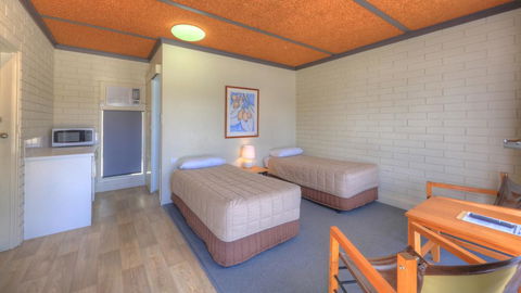 Motel Meneres - Travel Agents 1
