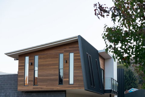 Mountain Mist Retreat - 5 Bedrooms - Travel Agents 0