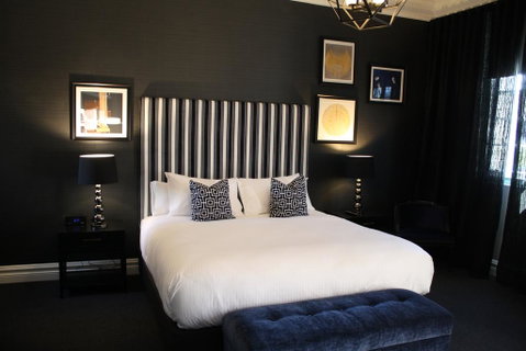 Mrs Banks Hotel - Tourism Guide 0