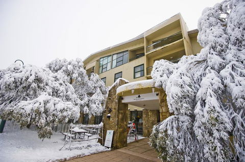 Mt Buller Chalet Hotel & Suites - Tourism Guide 0