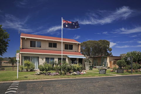 Mudgee Valley Park - Tourism Guide 0
