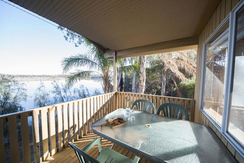 Mundic Waterfront Cottages - Travel Agents 0