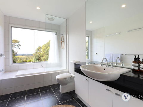Myers Road Retreat Plus Guest House - Travel Search 1