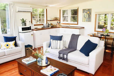 Nagoondie Studio - Tourism Guide 2