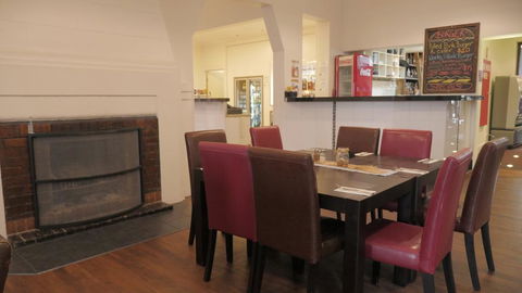 National Hotel Toowoomba - Cruises Travel 0