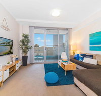 Near Airport  Train Station Stylish Two-Story Apartment - Tourism Guide