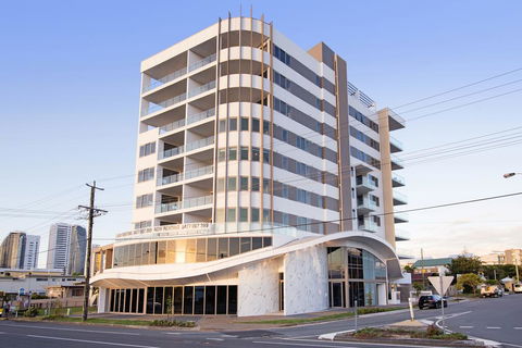 NEO Apartments Mermaid Beach - Tourism Guide 0