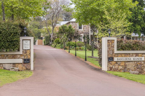 Grand Mercure Basildene Manor - Travel Search 15