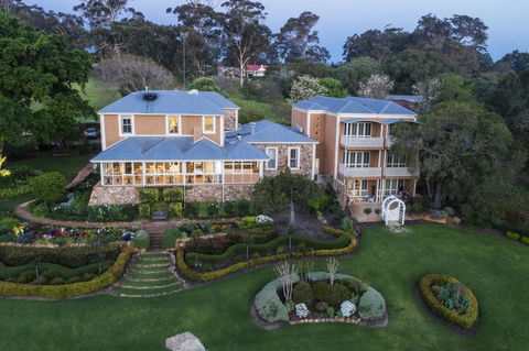 Grand Mercure Basildene Manor - Travel Search 0