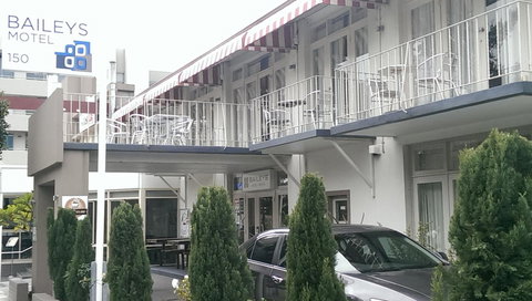 Baileys Parkside Motel By VetroBlu - Travel Search 5