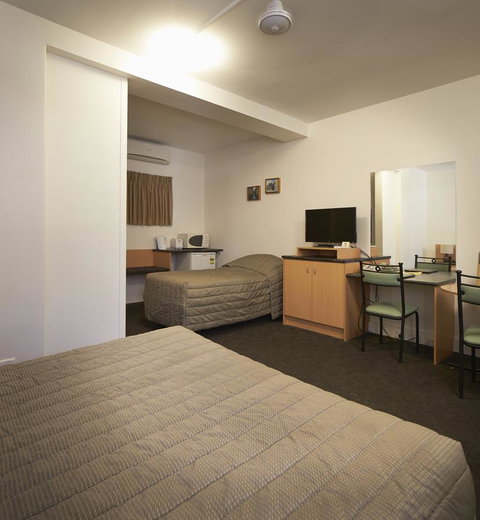 Baileys Parkside Motel By VetroBlu - Travel Search 8