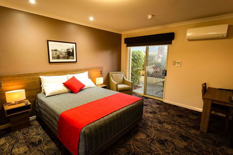 Quality Hotel Bayswater - Tourism Guide 1
