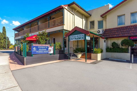 Quality Hotel Bayswater - Tourism Guide 0