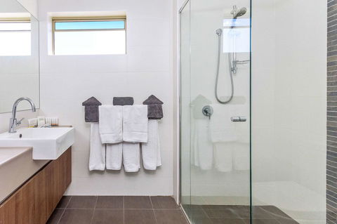 Quality Hotel Bayswater - Tourism Guide 26