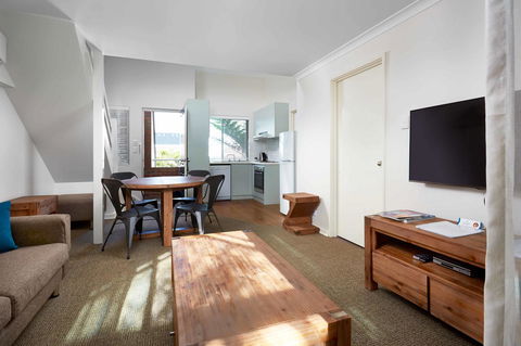 Broadwater Resort Como - Travel Search 13