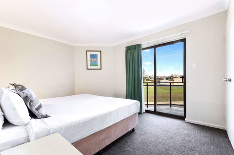 Quality Resort Sorrento Beach - Travel Search 37