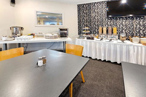 Quality Resort Sorrento Beach - Travel Search 9