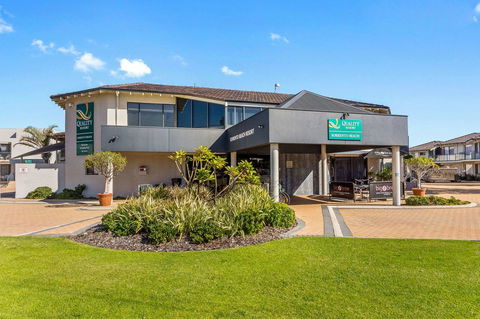 Quality Resort Sorrento Beach - Travel Search 12