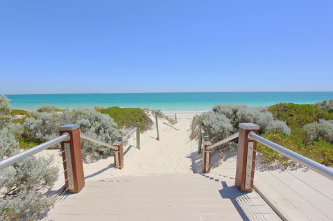 Quality Resort Sorrento Beach - Travel Search 14