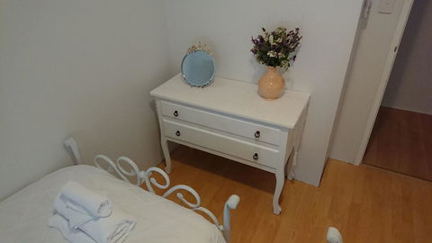 The Cottage On George Street - Tourism Guide 21
