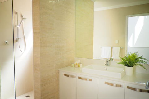 Cottesloe Artist's Beach Retreat - Travel Search 25