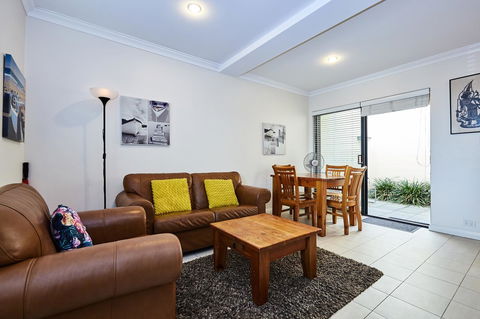 Fremantle Townhouse U/5 - Tourism Guide 3