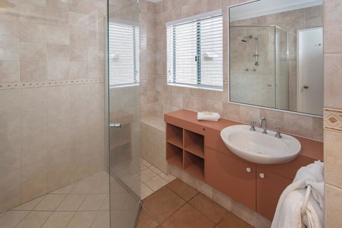 Bayshore Beachside Resort - Travel Search 21