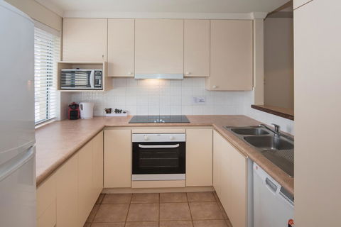 Bayshore Beachside Resort - Travel Search 24