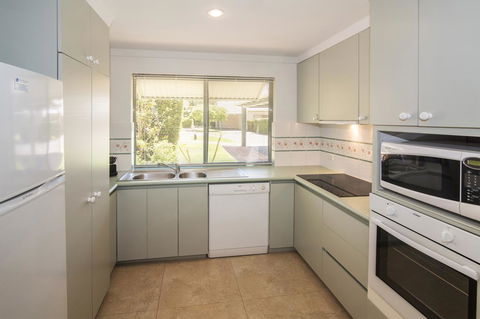 Bayshore Beachside Resort - Travel Search 12