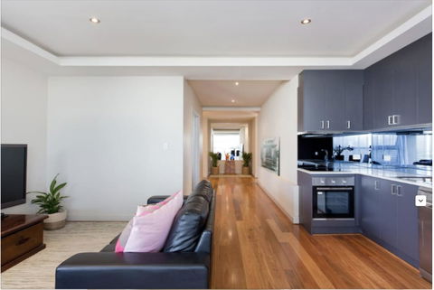 Adele's Luxury South Beach Apartment With King Bed - Tourism Guide 12