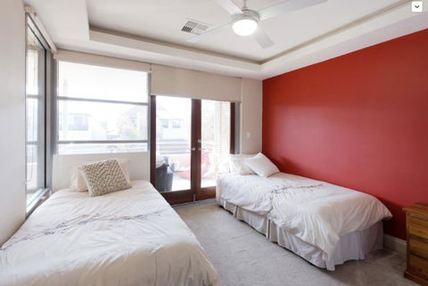 Adele's Luxury South Beach Apartment With King Bed - Tourism Guide 7