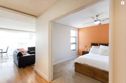 Adele's Luxury South Beach Apartment With King Bed - Tourism Guide 4