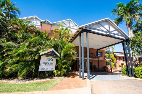 Moonlight Bay Suites - Travel Agents 1