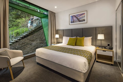 Quest Mounts Bay Road - Travel Search 3