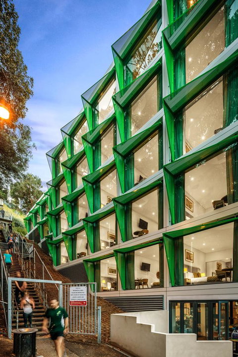 Quest Mounts Bay Road - Travel Search 14