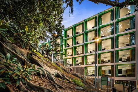 Quest Mounts Bay Road - Travel Search 15