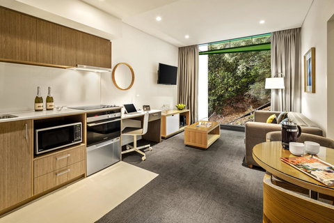 Quest Mounts Bay Road - Travel Search 9