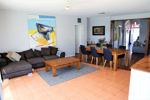 Fremantle Heritage Home For You To Enjoy! - Travel Agents 18