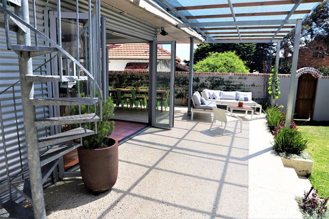 Fremantle Heritage Home For You To Enjoy! - Travel Agents 10