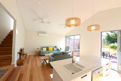 Sunny Blinco Street House - Travel Agents 4