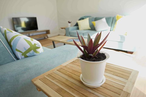 Sunny Blinco Street House - Travel Agents 7