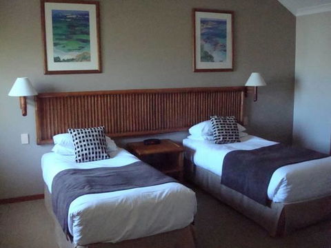 Presidential Bungalow - Travel Agents 8