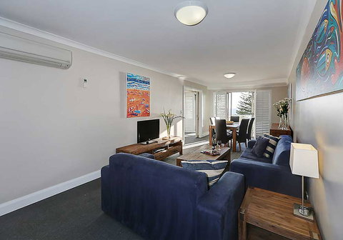 Salty Kiss - Travel Agents 4